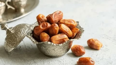 خرما زاهدی برای لاغری مناسب میان وعده روزانه